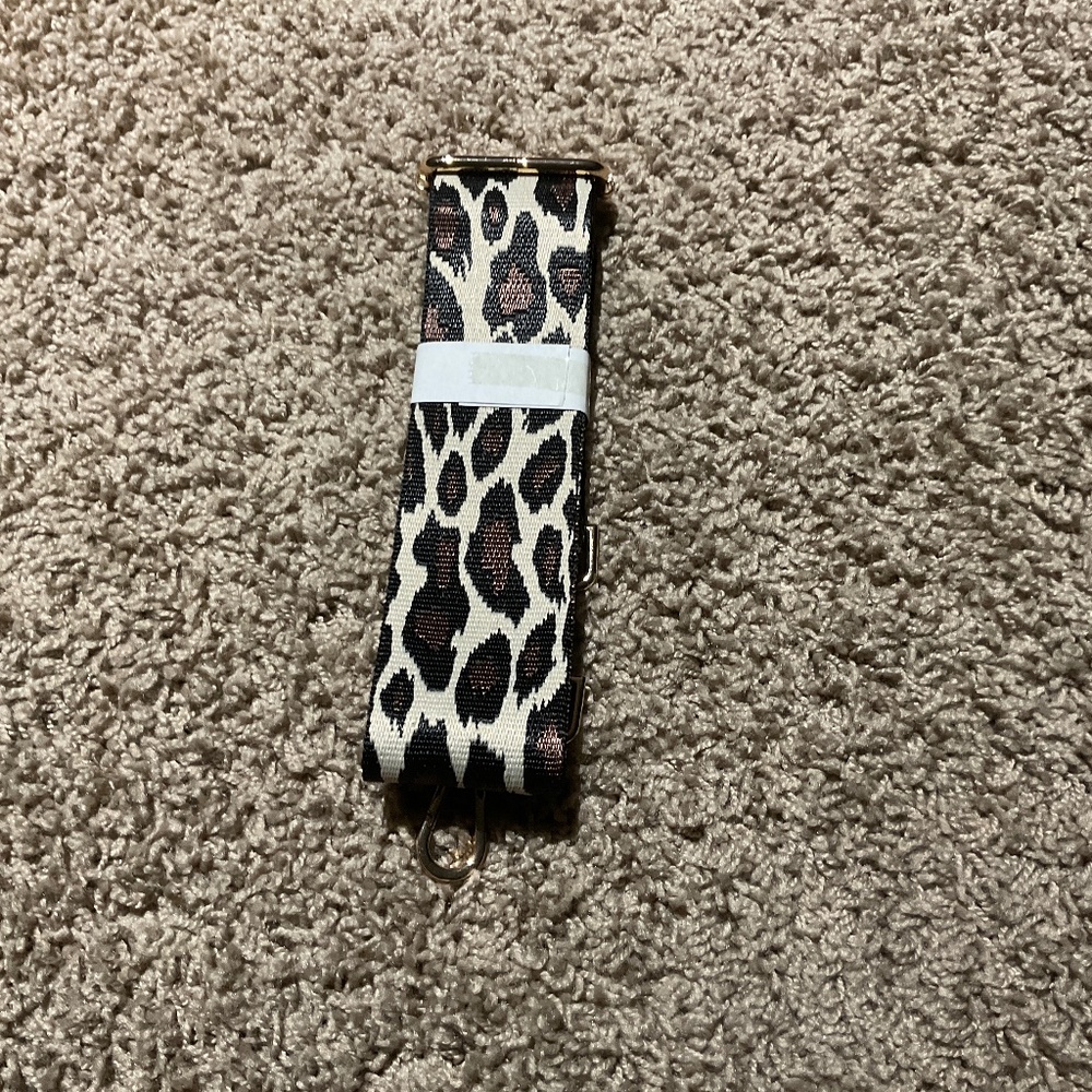 Adjustable leopard purse strap